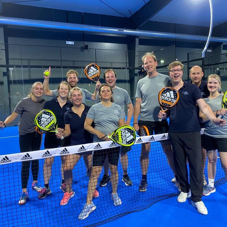 Tender People team aan het padellen
